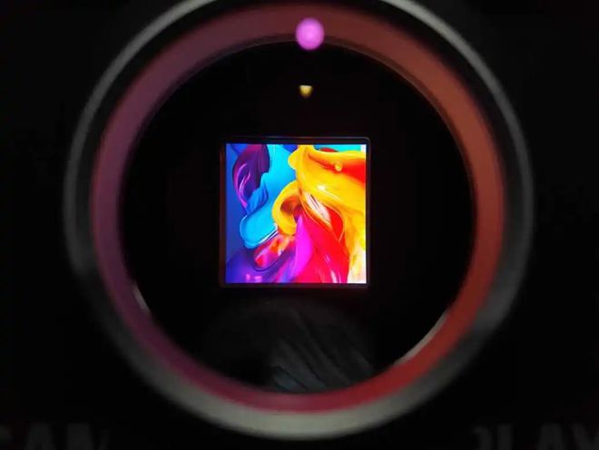 VR设备【元宇宙】三星展现用于假造理想的 OLED 手艺像素密度达 5000PP(图3)