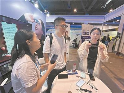 pg电子娱乐官网让无声天下“可视”使驾考锻炼无忧——将来糊口智能终端齐聚VRAR